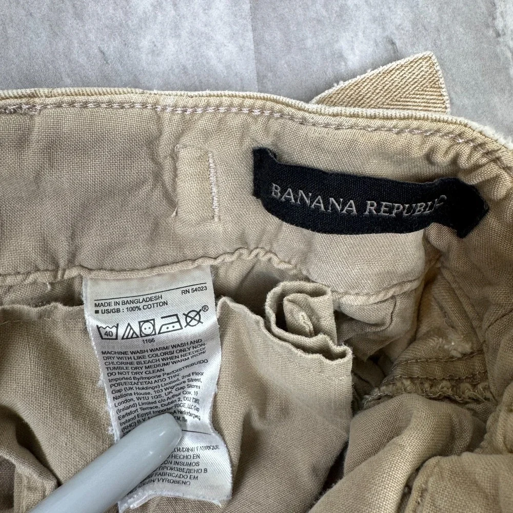 Banana Republic brand banana